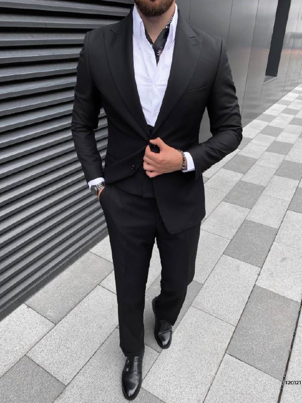 Иногда бывают такие случаи в жизни мужчины, когда без торжественного костюма не обойтись 😎